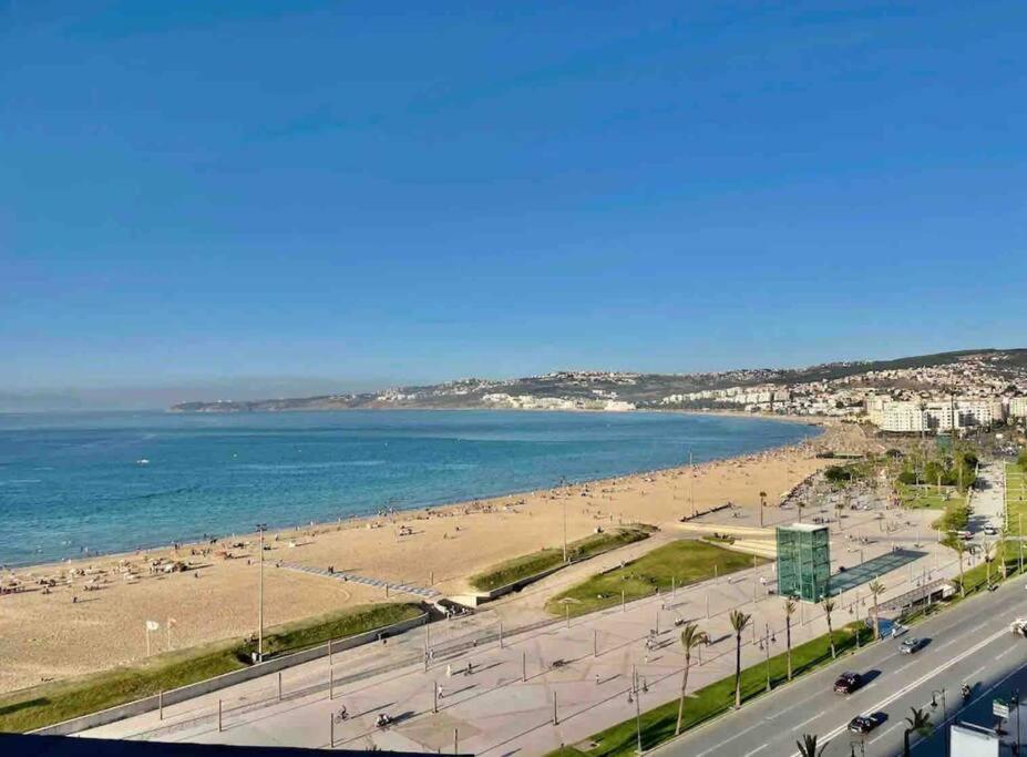 Unique Waterfront 2 Bedroom & Terrace - Downtown Marina Apartment *